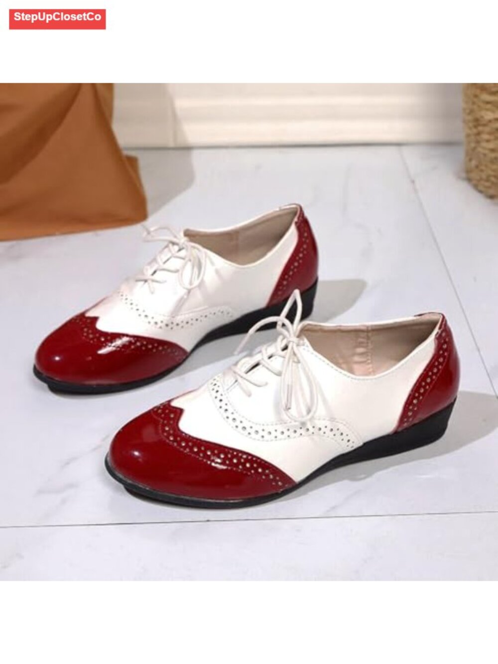 Women's PU Leather Wingtip Oxfords Perforated Lace-Up Brogue Dress Shoes - Picture 6 of 6